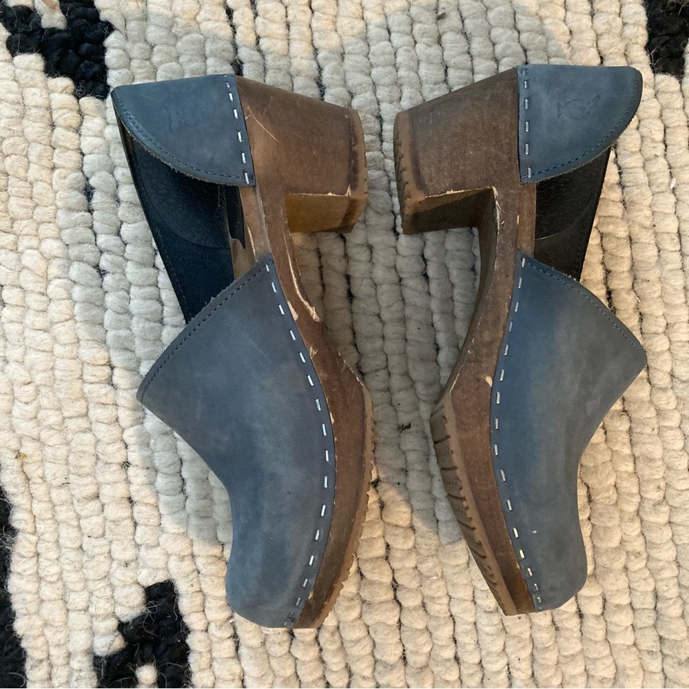 SANDGRENS Brett Clogs - Navy- Women's 8.5 / EU 39
